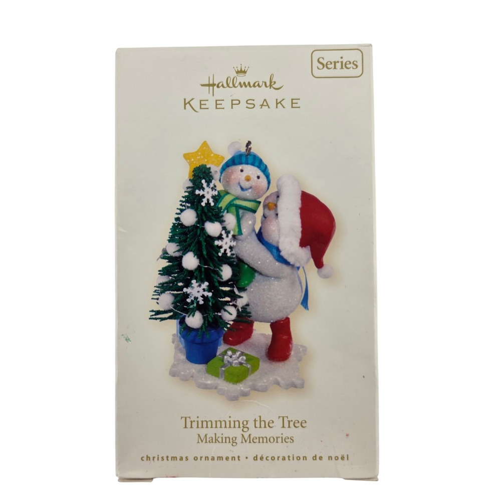 Hallmark Ornament Making Memories Trimming the Tree 2008 White Excellent QX7274
